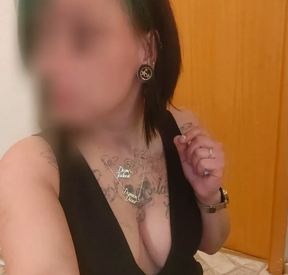 Ella, 25