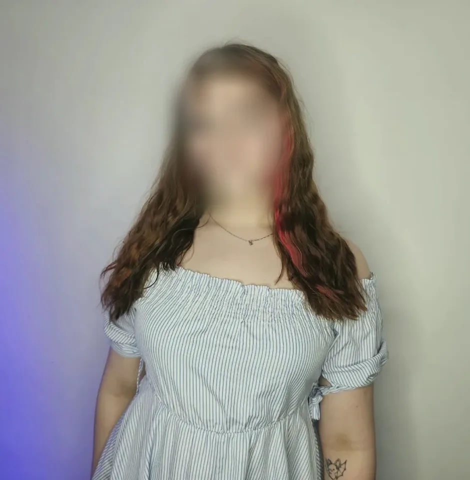 Julia, 21