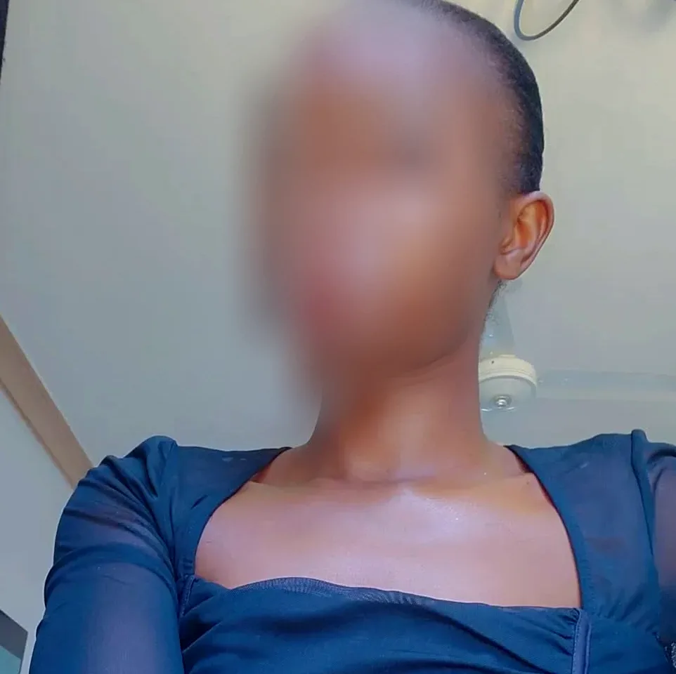Mia, 24