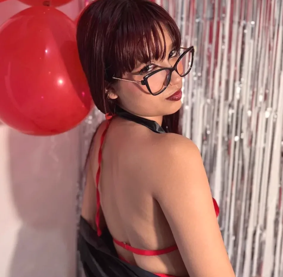Mia, 18