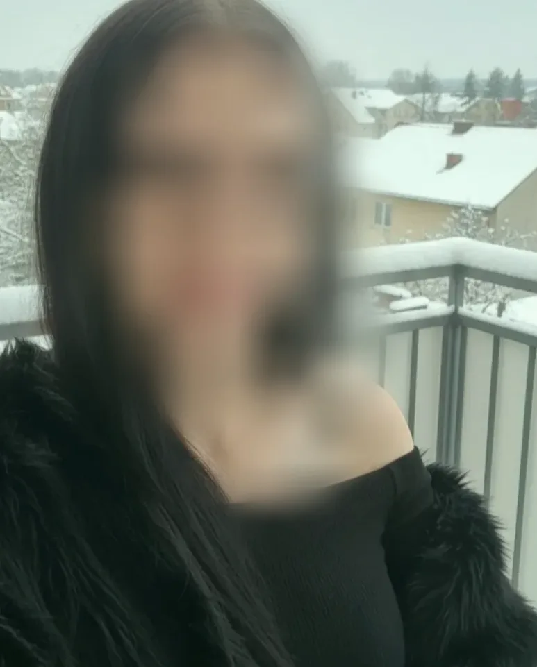Naomi, 23