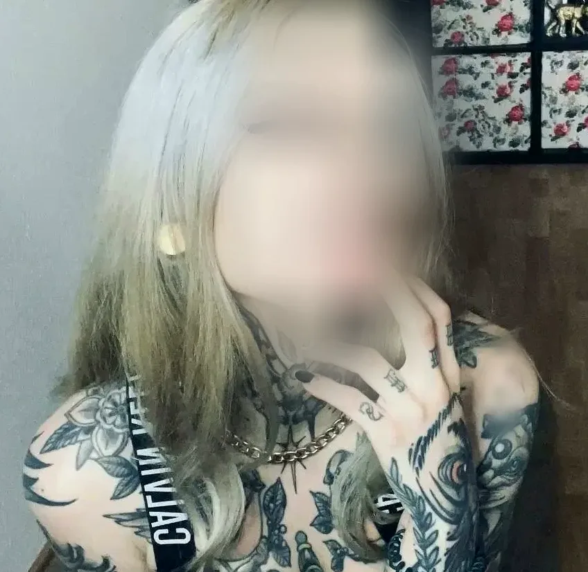 Nicola, 21