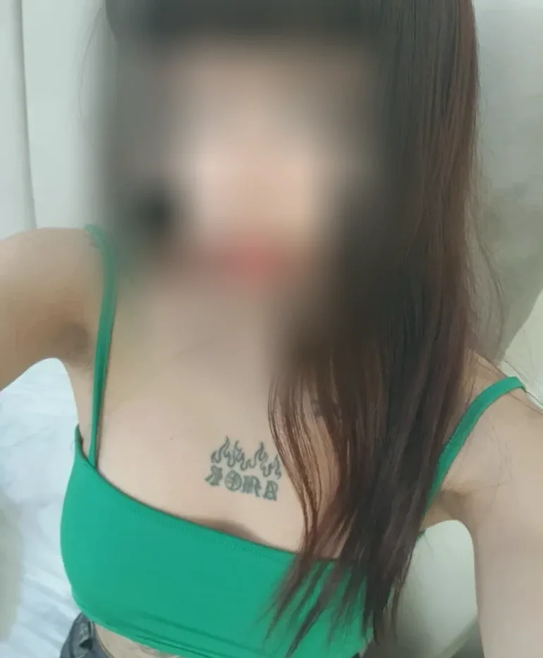 Rachel, 32